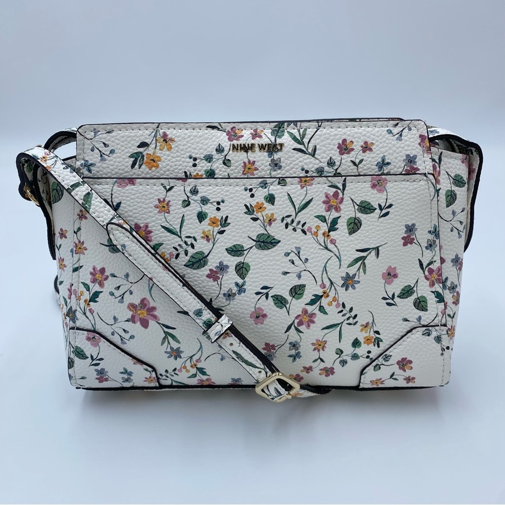 412. Nine West Brooklyn Jet Set Crossbody- White Floral